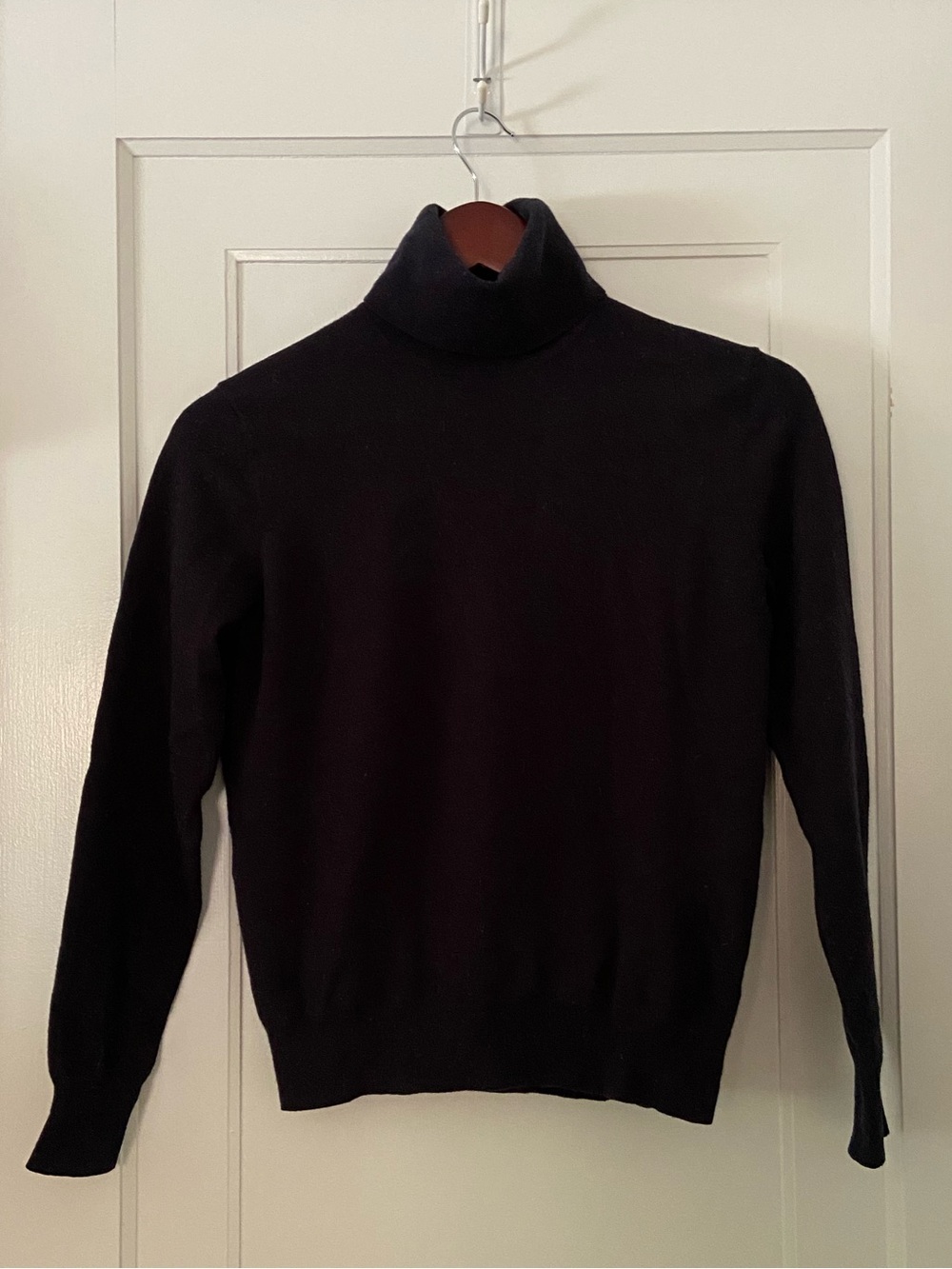 *SHRUNKEN* Tilley Stretch Merino Turtleneck in navy, size medium